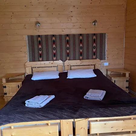 під каштаном *