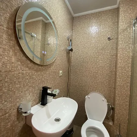 під каштаном *