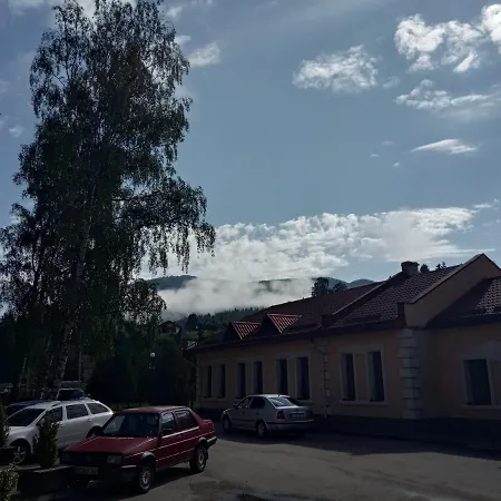 ゲストハウス під каштаном *